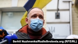 Олег Татаров біля ВАКС, де 24 грудня 2020 року йому мали обрати запобіжний захід