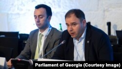 Члены делегации «Грузинской мечты» Леван Махашвили (слева) и Николоз Самхарадзе