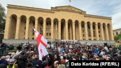 Проспект Руставелі в центрі Тбілісі, Грузія, 9 квітня 2025 року