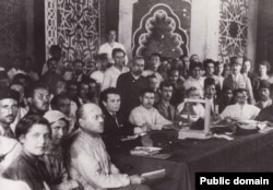 تصویری از کنگره «رنجبران شرق» که در باکو تشکیل شد.