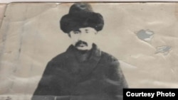 Белек Солтонкелди уулу Солтоноев (1878–1937), "Кызыл Кыргыз тарыхы" эмгегинин автору.