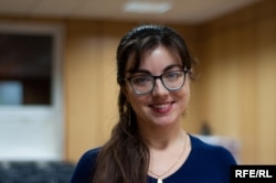 Валерія Чернак з ентузіазмом і вивчає українську мову, і проводить практичні заняття для студентів