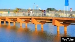 Мост в парке отдыха в городе Ургенче.
