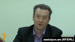 Мартин Дольцер на пресс-конференции в Ереване, 18 мая 2016 г.