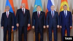 Leaders of the Eurasian Economic Union (EEU) pose during a meeting of the Supreme Eurasian Economic Council in Astana, Kazakhstan, in May of last year. (From left to right: Armenian President Serzh Sarkisian, Belarusian President Alyaksandr Lukashenka, Kazakh President Nursultan Nazarbaev, Russian President Vladimir Putin, and Kyrgyz President Almazbek Atambaev.)