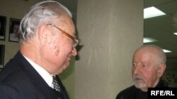 Паэты Генадзь Бураўкін і Рыгор Барадулін