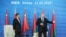 Аляксандар Лукашэнка (справа) і лідэр КНР Сі Цзіньпін на сустрэчы ў Менску, 12 траўня 2015 году