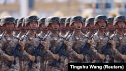 Во время военного парада в честь 80-летия окончания Второй мировой войны в Пекине, Китай, 3 сентября 2025 года