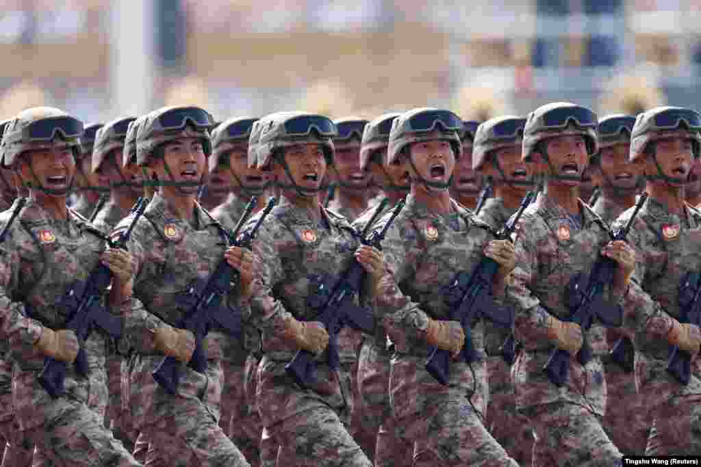 У параді взяли участь 10 тисяч китайських військовослужбовців 