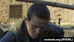 Васіль Парфянкоў у Курапатах у 2002 годзе ля згарэлага намёту