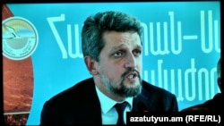 Гаро Пайлан на пресс-конференции в Ереване (архив)