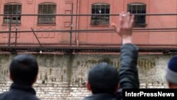 При аппарате Народного защитника существует специальный департамент, занимающийся мониторингом учреждений закрытого типа, где, как показывает практика, нередко нарушаются права человека