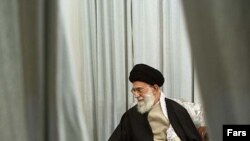 احمد قابل دفاع از خود، همفکران و برادرش حجت الاسلام هادی قابل را انگيزه انتقاد از آيت الله خامنه ای می داند.(عکس: فارس)