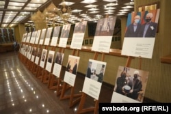 Выстава, прысьвечаная Алесю Бяляцкаму, у Сейме Літвы