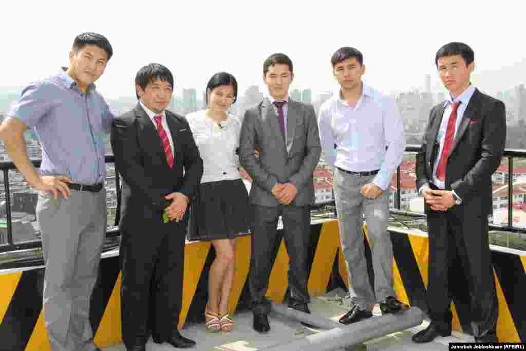 Кайрат Абдираимов, Мирлан Мазеков, Элиза Кененбаева (журналистка телепроекта &quot;Азаттык+&quot;) Каныбек Касымалиев, Искен Абдымомунов и Жолой Тиллаев представители кыргызской общины в Сеуле
