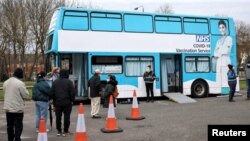 Միացյալ Թագավորություն - Կորոնավիրուսի դեմ պատվաստման շարժական կետ Լոնդոնում, արխիվ