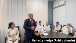 Ош шаарынын мэри Жеңишбек Токторбаевдин №2 стоматологиялык поликлиниканын жамааты менен жолугушуусу.