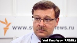 Глава международного комитета Совета Федерации РФ Константин Косачев в москвоском бюро Радио Свобода (архив) 