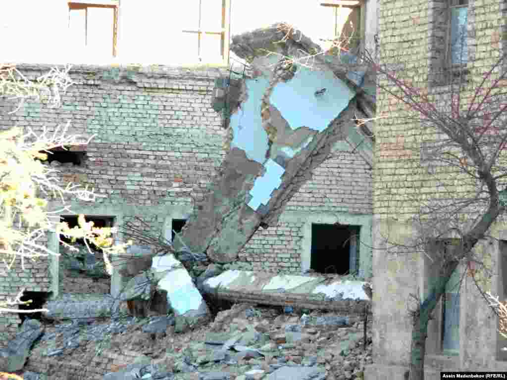 Кажы-Сай электр-техникалык заводу 1947-жылы уюшулган.&nbsp;