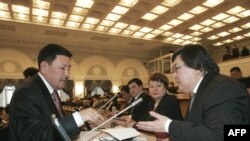 Кыргызстан парламенты депутатлары