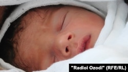 Волидони як кӯдаки афғон гуфтанд, ки ба ӯ номи раиси ҷумҳури Тоҷикистонро гузоштаанд