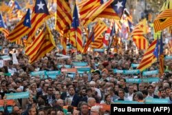 Шэсьце прыхільнікаў незалежнасьці Каталёніі ў кастрычніку 2017 году