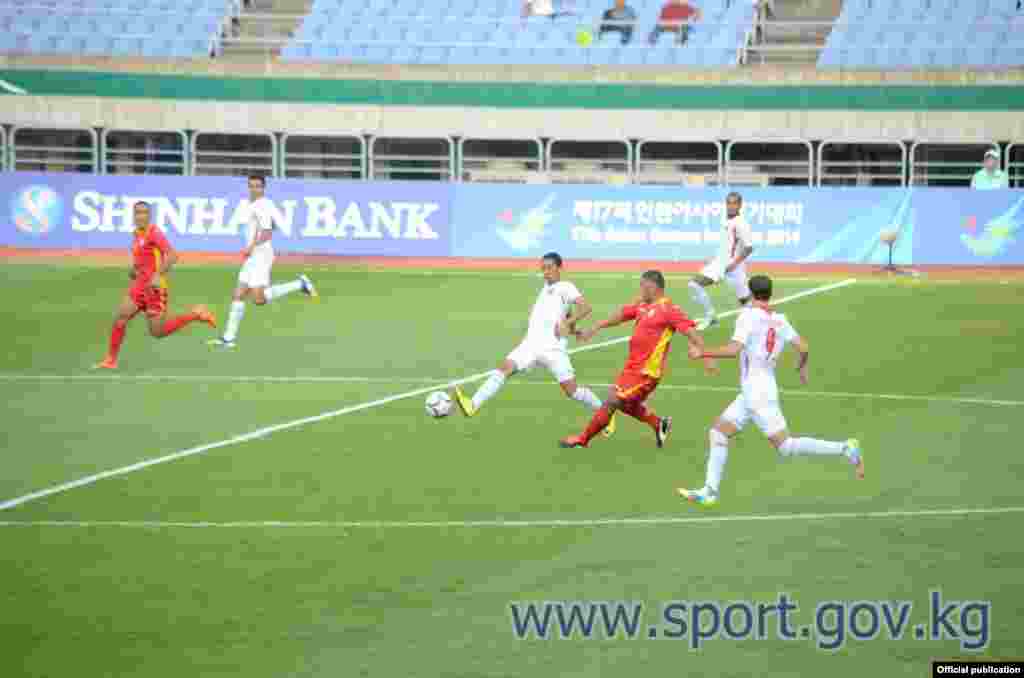 Ушуну менен кыргыз футболчулары Азия оюндарындагы мелдештерди жыйынтыктады. 