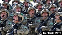 Türkmenistanyň harby gullukçylary harby parada gatnaşýar, 27-nji sentýabr, 2018-nji ýyl