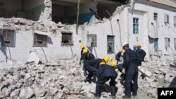 Türkmenbaşy, iýun, 2008. Ýykylýan türme.