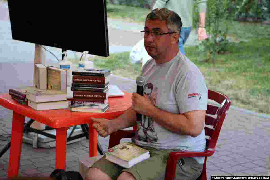 На фестивалі &laquo;Toloka&raquo; відомий журналіст і історик Вахтанг Кіпіані представив свою книгу &laquo;Справа Василя Стуса&raquo;, заборонити поширення і видання якої через суд домагається голова політради партії &laquo;Опозиційна платформа &ndash; За життя&raquo;, народний депутат Віктор Медведчук. За словами Кіпіані, через карантин це друга після Львова презентація видання у регіонах