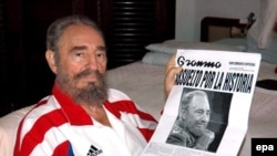 فيدل کاسترو از ۱۹ ماه پيش که به دليل بيماری و عمل جراحی قدرت را به برادر خود واگذار کرده است تاکنون در انظار عمومی ظاهر نشده است.( عکس: EPA)