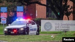 За даними місцевих медіа, нападу зазнав не центр утримання мігрантів, а офіс, де проводиться короткострокова обробка затриманих