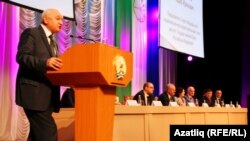 Башкортстан татарлары милли-мәдәни мохтарияте конференциясендә Илдар Гыйлметдинов чыгыш ясый, 9 апрель 2016