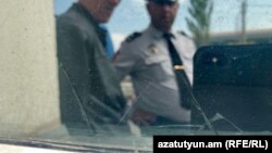 Դատարանի շենքի կոտրված ապակին, Երևան, 20-ը մայիսի, 2019թ․