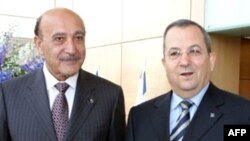 ژنرال عمر سلیمان با اهود باراک وزیر دفاع اسرائیل در اورشلیم 0بیت المقدس). (عکس:AFP)