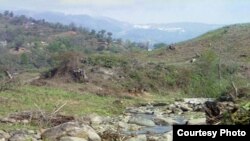 Сув йўли тўсилганидан шикоят қилган Сафед Булон аҳолиси бу ҳолат қишлоқ деҳқонлари аҳволини янада оғирлаштириб юборишидан ташвишланмоқдалар.