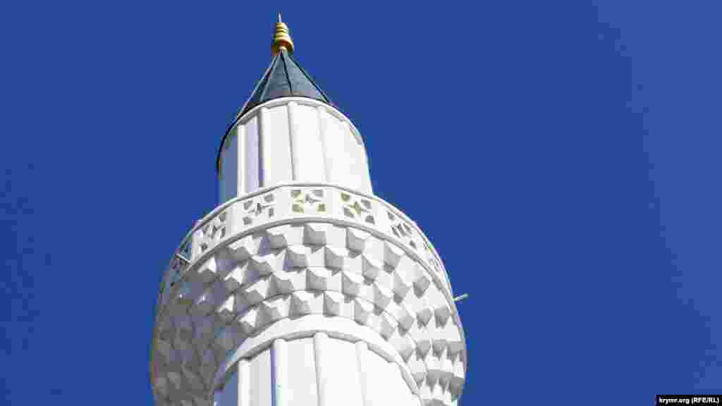 Qurulış, Turkiye Diniy işler nazirliginiñ ve iş adamlarınıñ parasına yapıla edi. Eski binadan yalıñız temel qısmen qaldı.Cami, 2016 senesi sentâbr ayında, büyük musulman bayramı - Qurban bayram arfesinde açıldı. Minare rekonstruktsiya vaqtında qurıldı. Onıñ öksekligi - tahminen 20 metr. &nbsp;