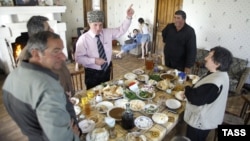 Сегодня в Абхазии выходной день, присоединенный три года назад по решению парламента к празднику православной Пасхи