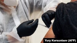 Нині до листа очікування вакцинації від COVID-19 записались понад 407 тисяч людей