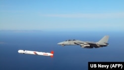 В ISW зауважують, що Путін, схоже, пробує різні підходи – від погроз погіршенням двосторонніх відносин до применшення корисності ракет – щоб вплинути на схвалення рішень США щодо Tomahawk