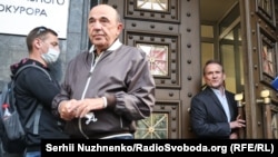 У ОПЗЖ стеврджують, що Рабінович не зміг повернутись до України, бо захворів на коронавірус, а про місце перебування Медведчука нібито не знають навіть однопартійці