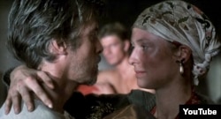 Tilda Swintonun kinoda ilk rollarından biri Derek Jarmanın "Caravaggio" filmində 1986-cı ildə olub.