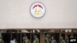 Гражданская активистка намерена направить президенту республики, омбудсмену, спикеру парламента и парламентским партиям обращение с требованием восстановить ее конституционные права