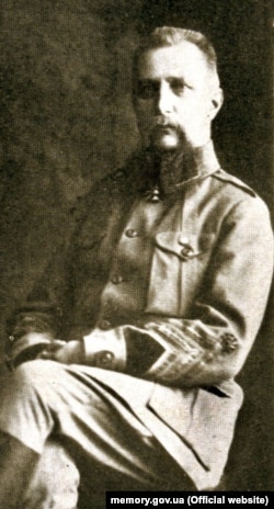 Володимир Сікевич (1870–1952) – український військовий і політичний діяч; генерал-хорунжий. Очолював Слов'янську групу Окремої Запорізької дивізії Армії УНР, яка звільняла Донбас від російсько-більшовицьких сил