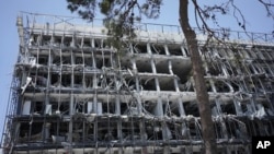 نمایی از ساختمان مؤسسۀ وایزمن پس از اصاب موشک‌های ایرانی