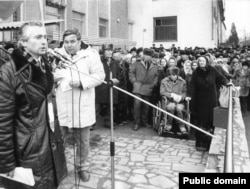 Василь Овсієнко виступає на мітингу. 1990-й рік