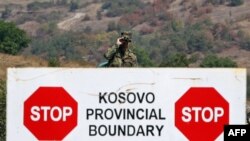 Kosovo, Alman KFOR ( Kosovo  Qüvvələri) əsgəri Jarinje sərhəd keçidində , 17 sentyabr 2011