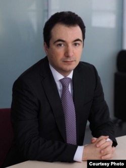 Sankt Peterburg shahrida joylashgan "Dnevnik RU" bosh direktori Gabriel Levi.