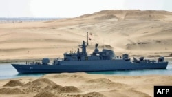 ناوشکن الوند در حال عبور از کانال سوئز- اسفندماه ۱۳۸۹