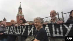 Наталя Горбаневська на Красній площі, 45-та річниця акції. Москва, 2013 рік